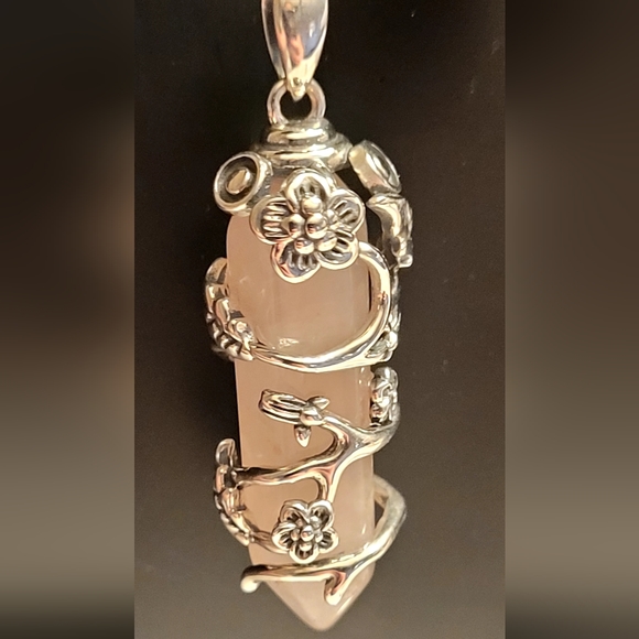 GENUINE ROSE QUARTZ POINT CRYSTAL PENDANT WITH NECKLACE - Picture 1 of 4